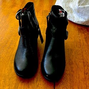 Sorel wedge boot size 5